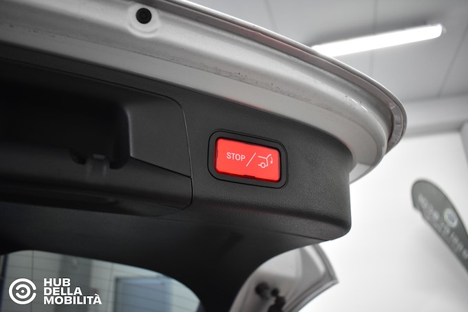 MERCEDES-BENZ GLA 200 d Automatic Premium